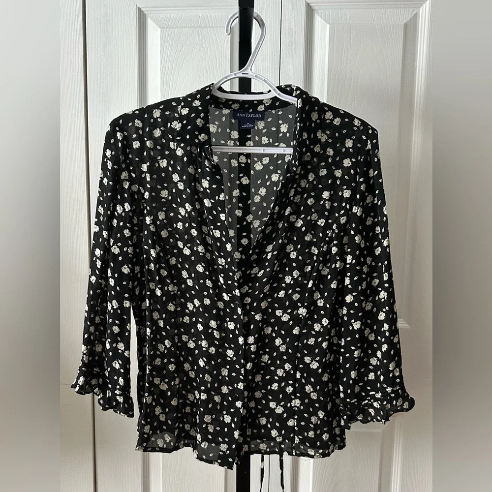 Ann Taylor Black and White Floral silk blouse - Picture 7 of 13